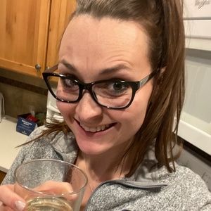 Meet your Posher, Larisa